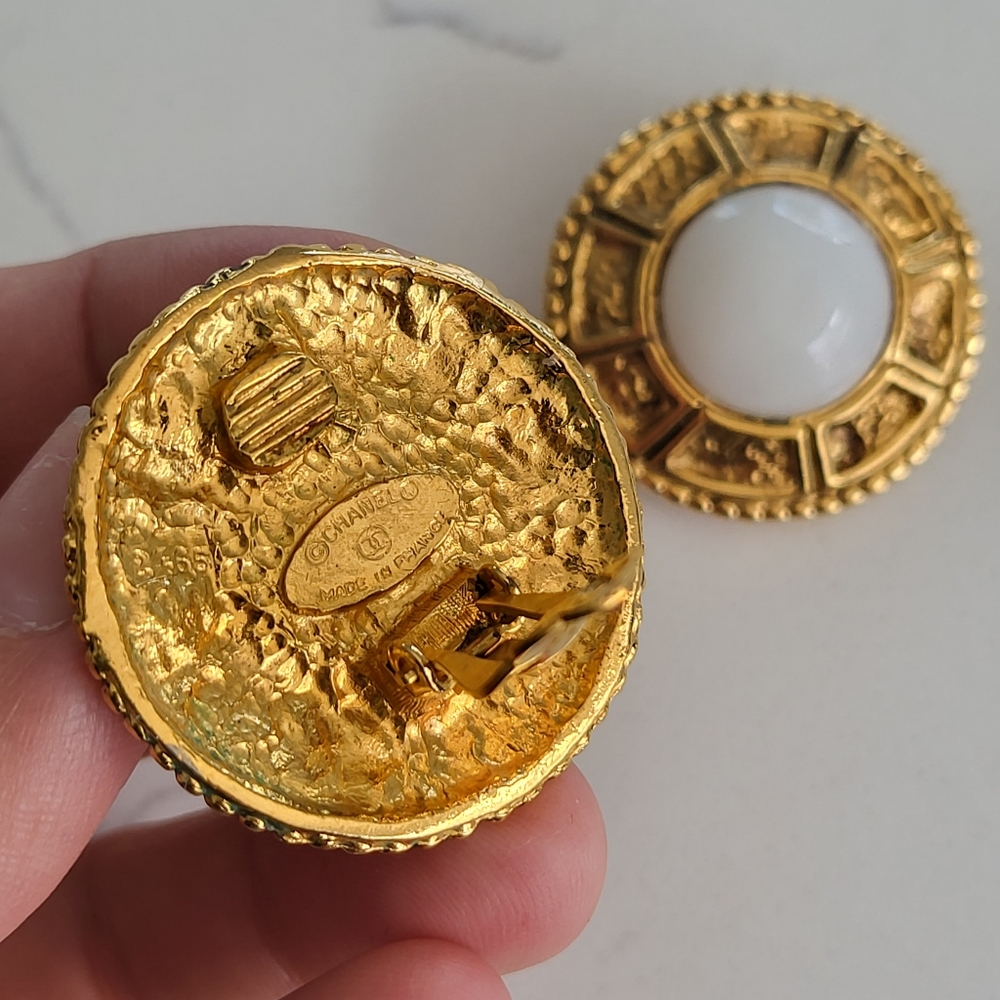 Vintage Chanel Earrings - Picture 5 of 5